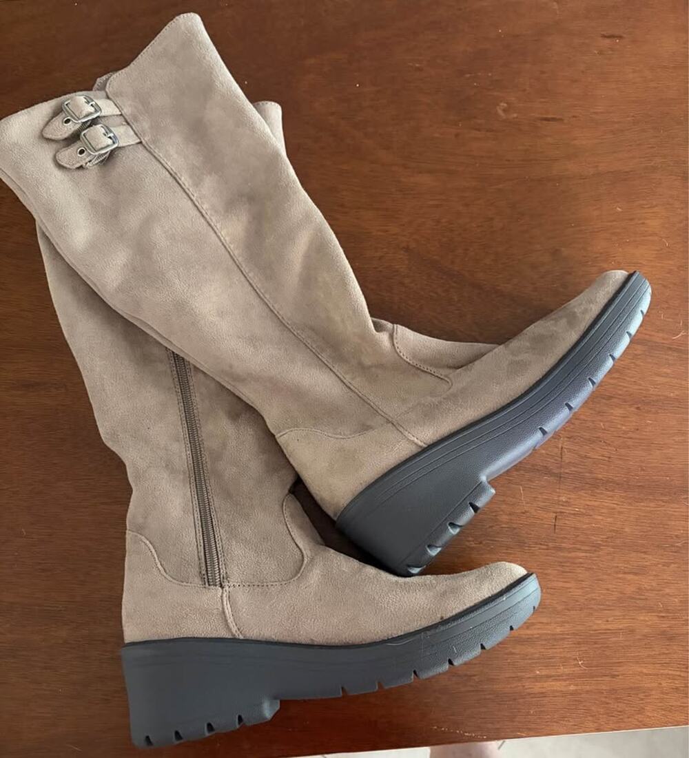 Bzees boots size 6